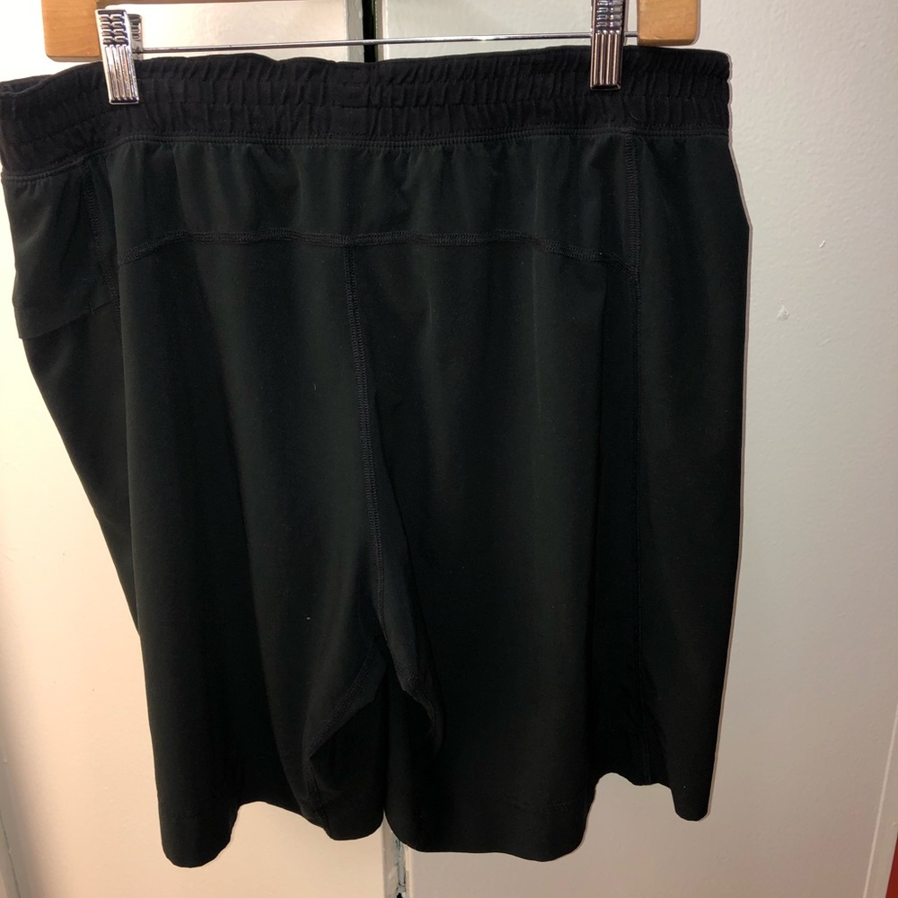 🎩🎩🎩 Men’s Lululemon black shorts. Size XL. EUC.